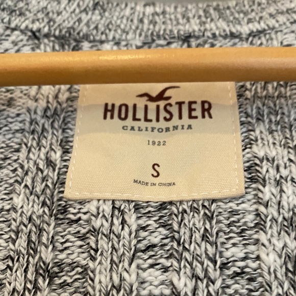 Hollister Cardigan Sweater - Picture 2 of 3